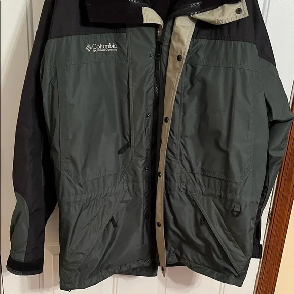 Columbia Men's Olive and Black Ski Jacket - Picture 8 of 16